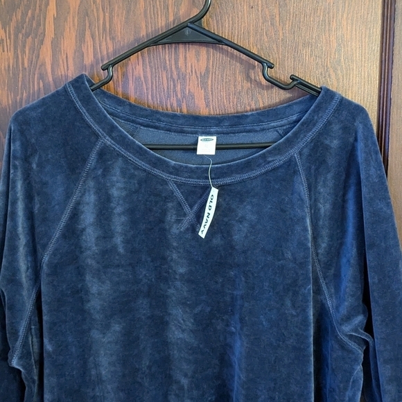 New with Tags Old Navy Dark Blue Velvet Crewneck Lightweight Sweater Size XL - Picture 2 of 6